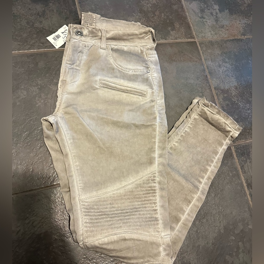 Ruby and Jenna- Motto knee stitch crinkle pant